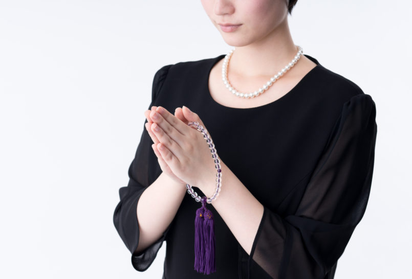 喪服とは｜失礼に当たらない男性と女性の服装