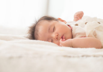 赤ちゃん連れでの葬儀参列はマナー違反？