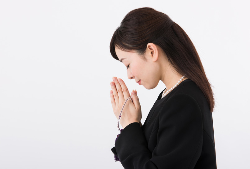 葬儀にふさわしい女性の髪型は？