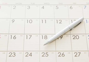 お葬式の日程はどのように決める？葬儀日程の決め方やポイントを解説