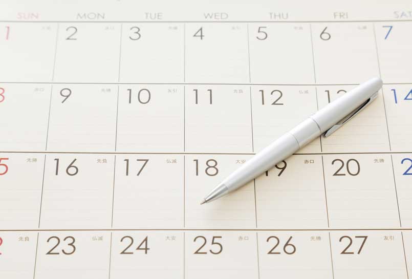 お葬式の日程はどのように決める？葬儀日程の決め方やポイントを解説