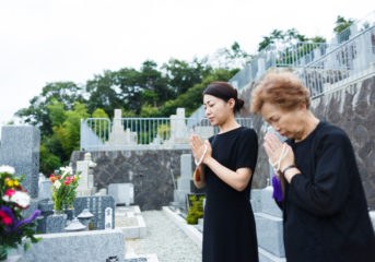 お墓参りの正しい作法～流れと持ち物・服装、守るべきマナー