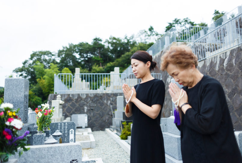お墓参りの正しい作法～流れと持ち物・服装、守るべきマナー
